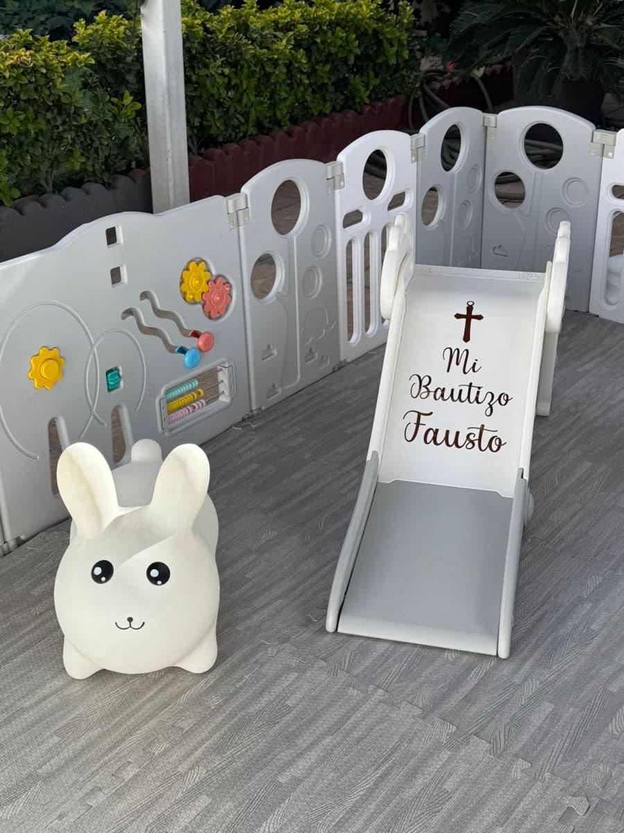 Resbaladilla blanca con calcomanía personalizada Mi Bautizo Fausto